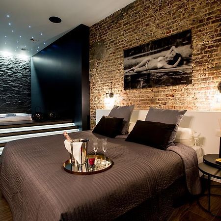 Chambre Avec Jacuzzi Sauna Privatif Bruselas Exterior foto