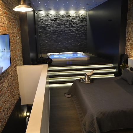Chambre Avec Jacuzzi Sauna Privatif Bruselas Exterior foto